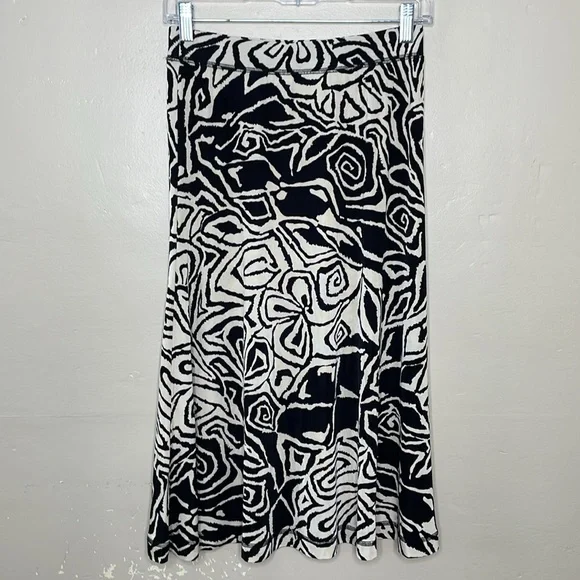 CHICO’S TRAVELERS Skirt Black and Tan Abstract Stretchy Liquid Knit Modest XXS - Picture 2 of 8
